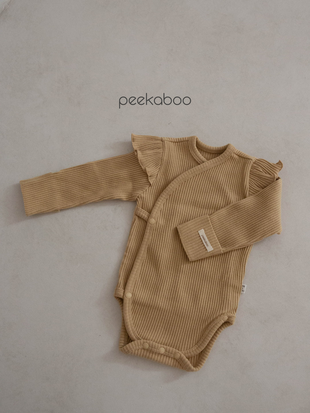 peekaboo / raon newborn suit