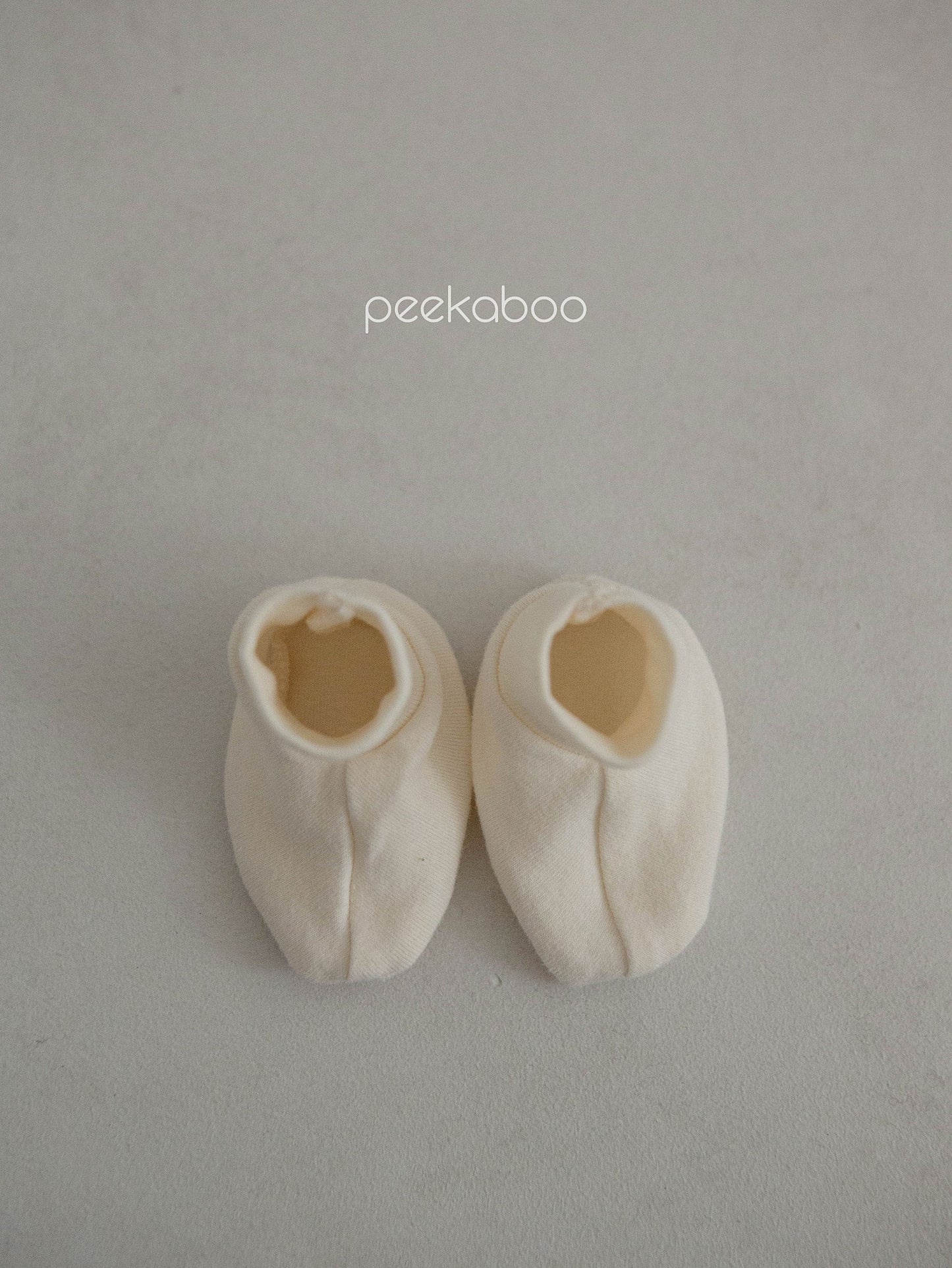 peekaboo  /  vanilla hand and foot cover