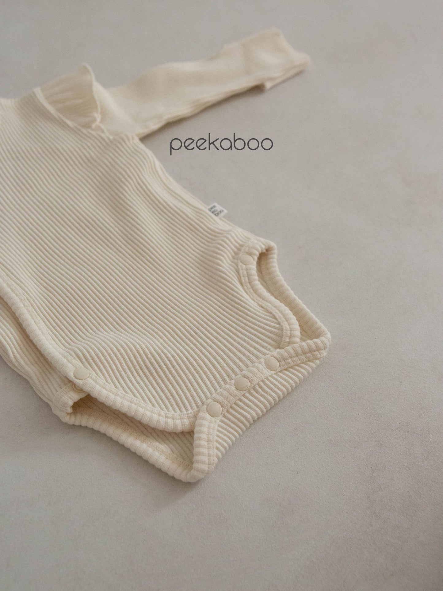 peekaboo / raon newborn suit