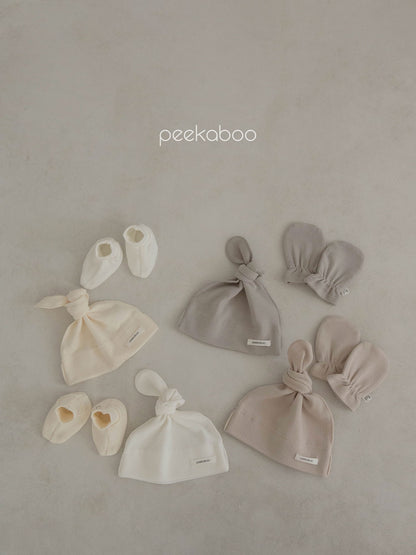 peekaboo  /  vanilla hand and foot cover