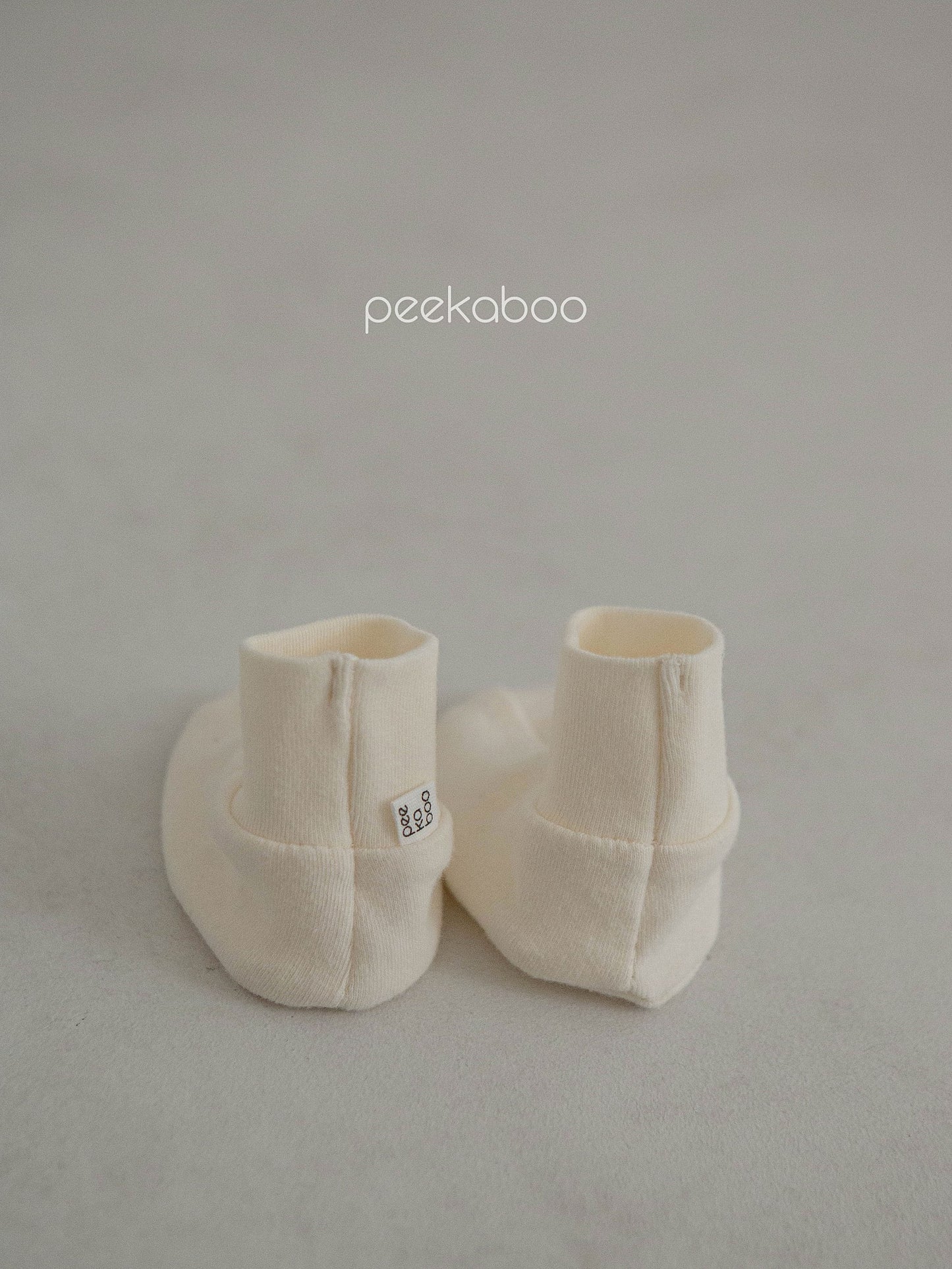 peekaboo  /  vanilla hand and foot cover