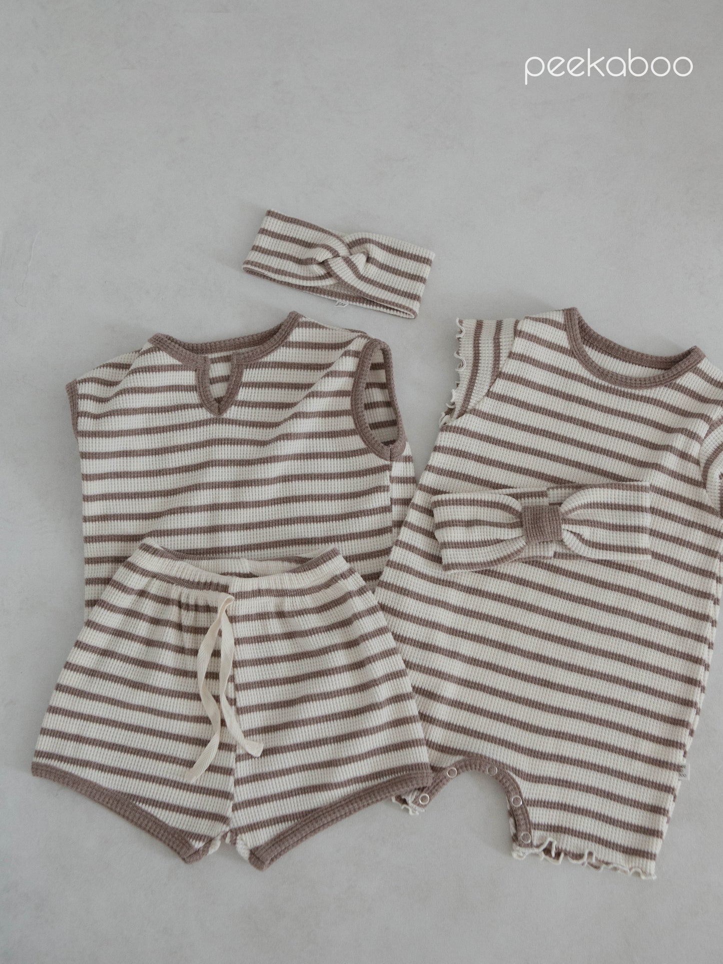 peekaboo / Ddine baby suit