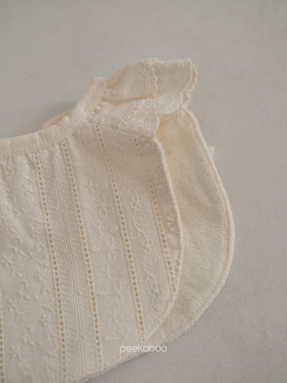 peekaboo / Lily bib