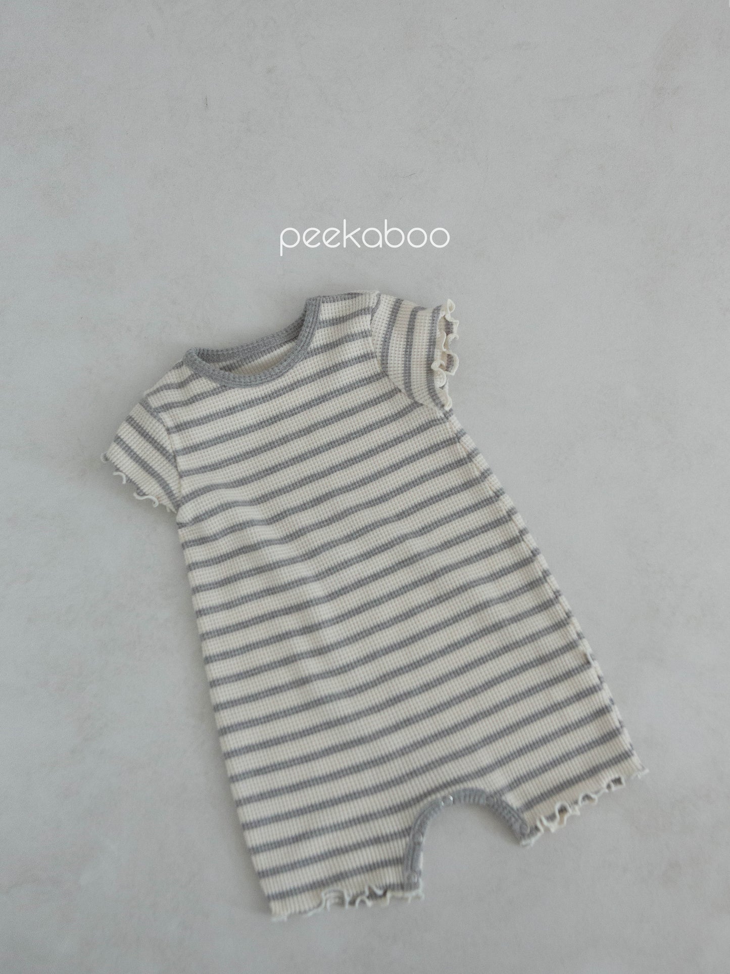 peekaboo / Ddine baby suit