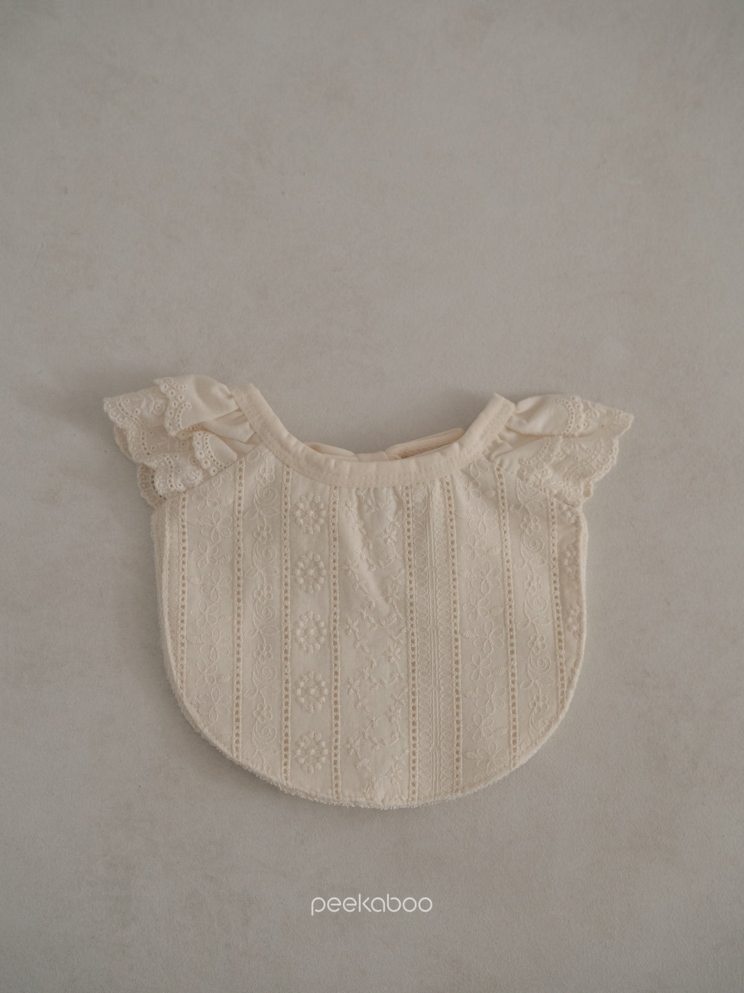 peekaboo / Lily bib