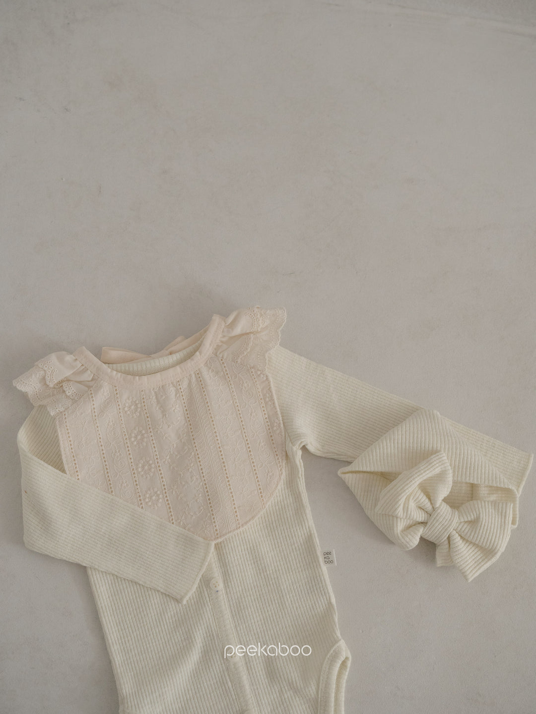 peekaboo / Lily bib