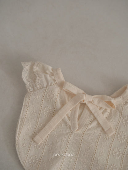 peekaboo / Lily bib