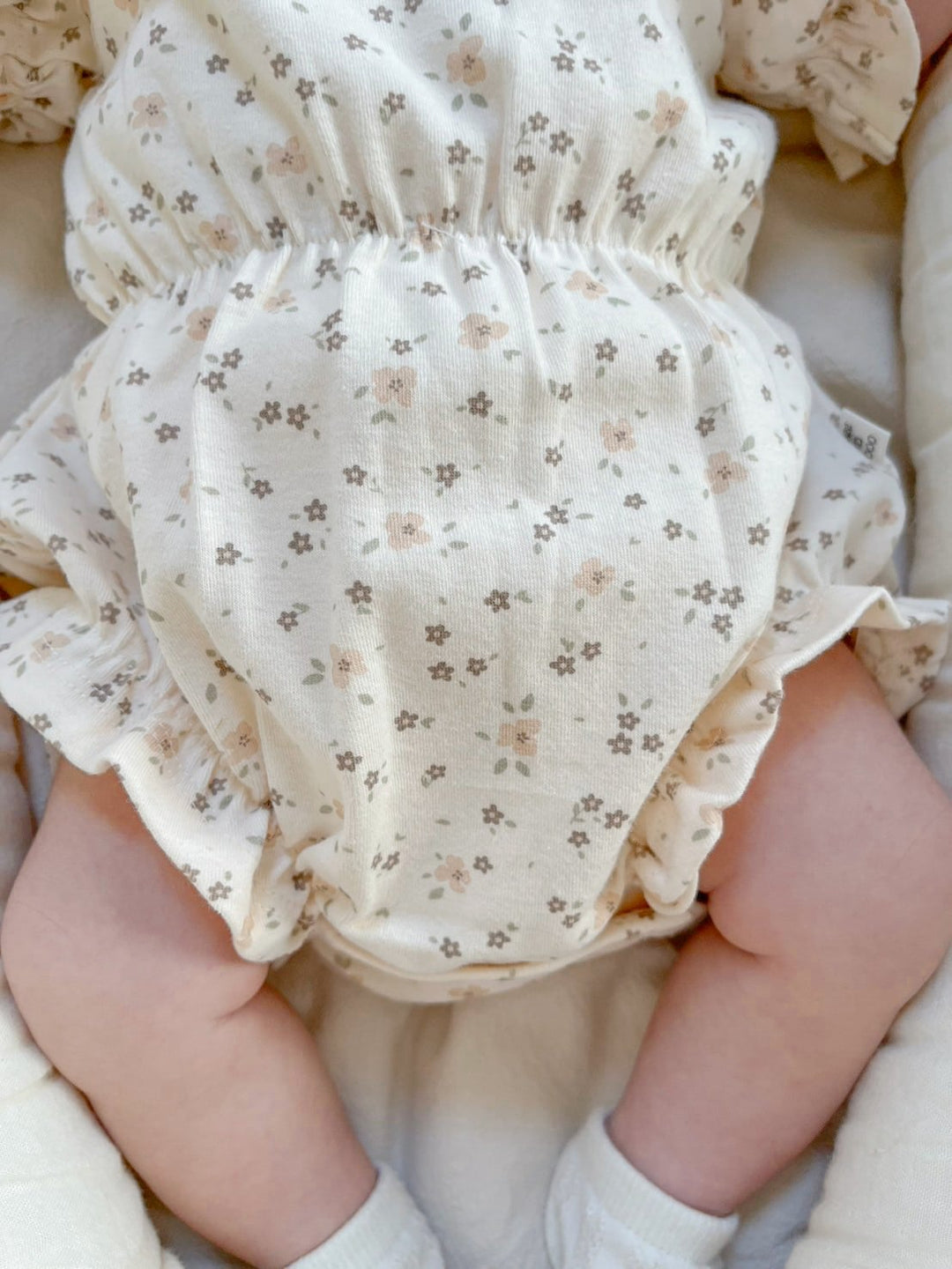 peekaboo  / Bella baby suit